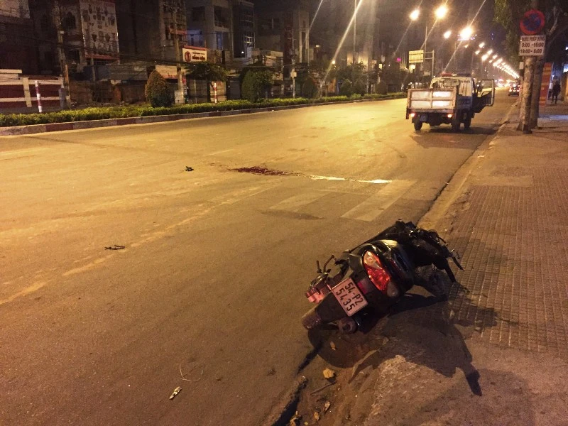 Xe ben bỏ chạy sau khi cán tử vong một thanh niên ảnh 2